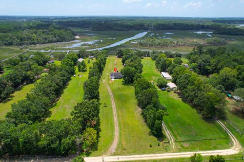 2039 Bentz Rd, Wadmalaw Island, SC, 29487-6904 | Card Image