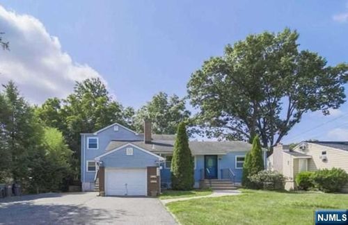 322 Hickory Ave, Bergenfield, NJ, 07621-1845 | Card Image