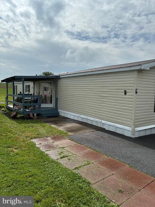 6 Green Acres Rd, KUTZTOWN, PA, 19530-9029 | Card Image