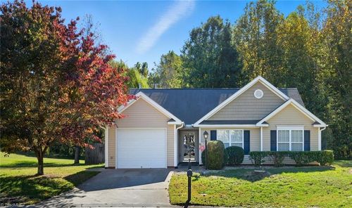 1877 Oakhurst Park Ln, Kernersville, NC, 27284-8750 | Card Image