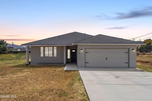 21750 Ripple Ln, Tehachapi, CA, 93561 | Card Image