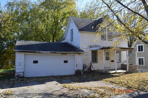 725 N 10th St, Forest City, IA, 50436-1018 | Card Image