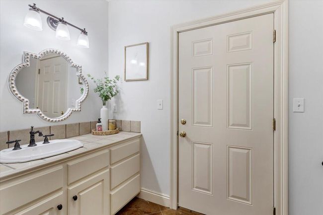 42-Bathroom | Image 42