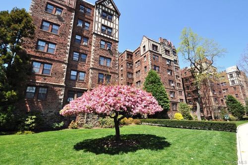 2b-209 Garth Rd, Scarsdale, NY, 10583-3959 | Card Image