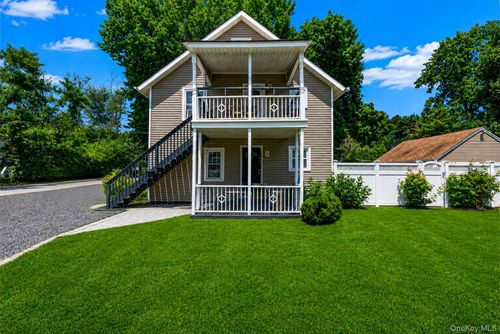 22 Locust Ave, Glen Head, NY, 11545-1622 | Card Image