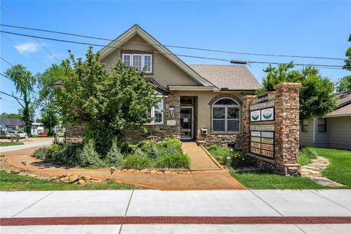 1-411 W Poplar St, Rogers, AR, 72756-4560 | Card Image