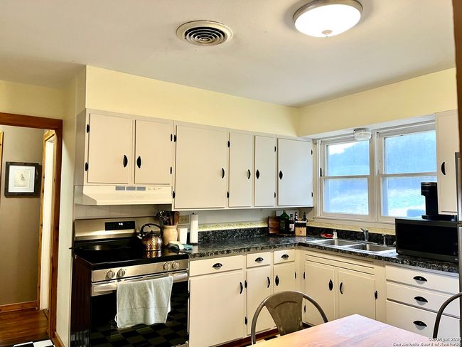 1155 Razor Ridge Rd, Home with 3 bedrooms, 2 bathrooms and null parking in Junction TX | Image 5