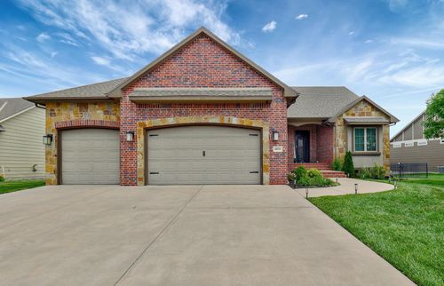 4820 N Indian Oak St, Bel Aire, KS, 67226-7662 | Card Image