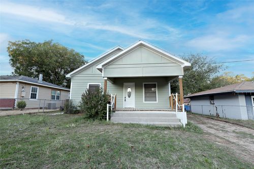 507 Orchard St, Bowie, TX, 76230-4225 | Card Image