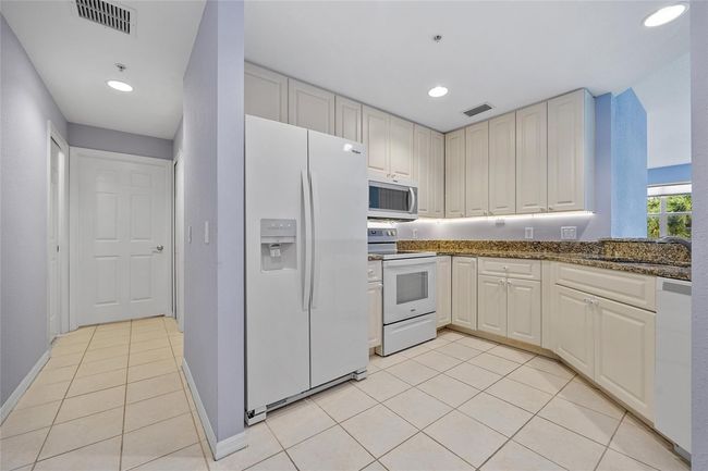 UNIT-2201 - 255 W End Dr, Condo with 2 bedrooms, 2 bathrooms and null parking in PUNTA GORDA FL | Image 4