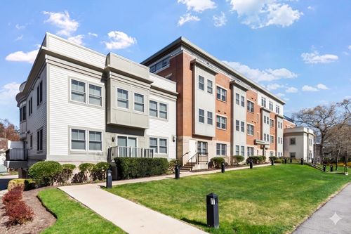 103-321 Hammond Pond Pkwy, Chestnut Hill, MA, 02467-2684 | Card Image