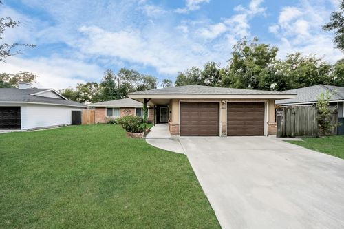 5758 Heron Dr, Houston, TX, 77033-2212 | Card Image