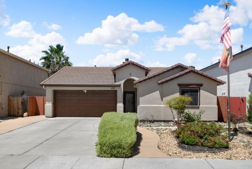 677 Robert L Smith Dr, Tracy, CA, 95376-7914 | Card Image