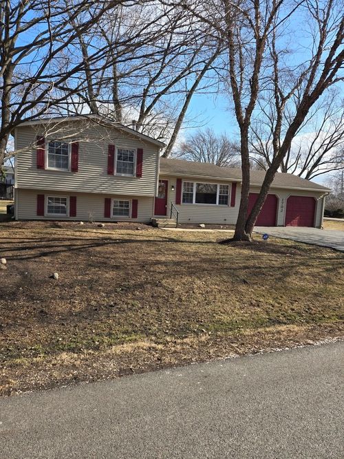 1702 Parklane Ave, McHenry, IL, 60050-3428 | Card Image