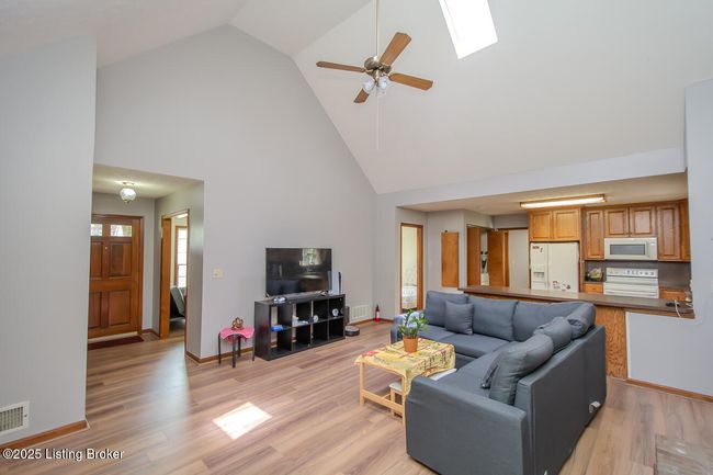 9010 Green Garden Ct, House other with 3 bedrooms, 2 bathrooms and null parking in Louisville KY | Image 16