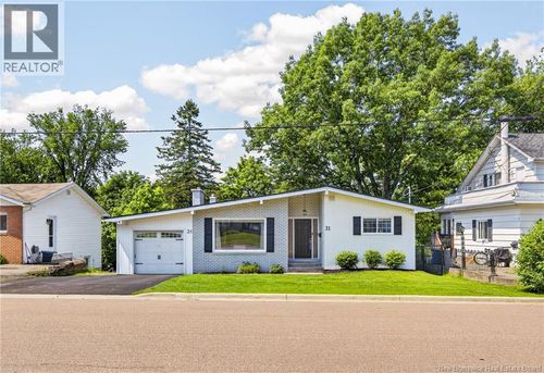 31 Alexander Ave, Moncton, NB, E1E1T3 | Card Image