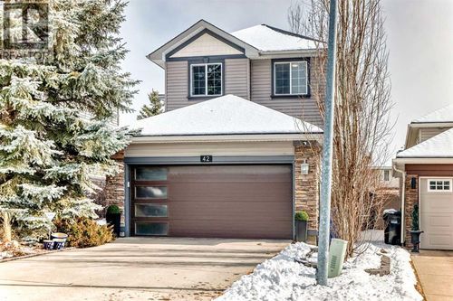 42 Somerset Cir Sw, Calgary, AB, T2Y3P7 | Card Image
