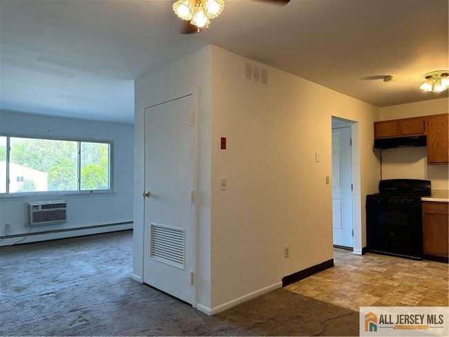 414 - 414 Cricket Ln, Townhouse with 1 bedrooms, 1 bathrooms and null parking in Woodbridge NJ | Image 7