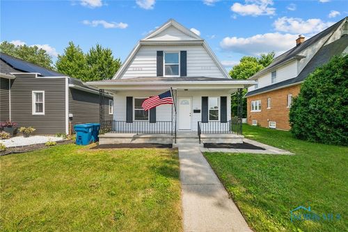 306 N Main St, Walbridge, OH, 43465-1015 | Card Image