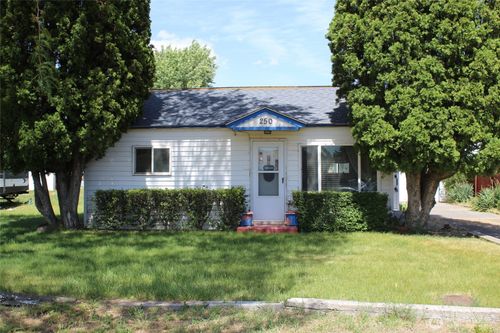 250 W May Ave, Washtucna, WA, 99371-5500 | Card Image