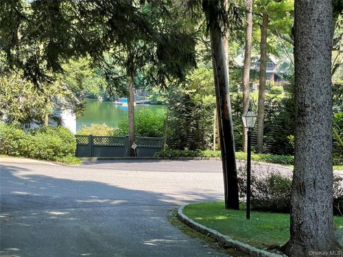 3 N Lake Rd, North Castle, NY, 10504-2232 | Card Image