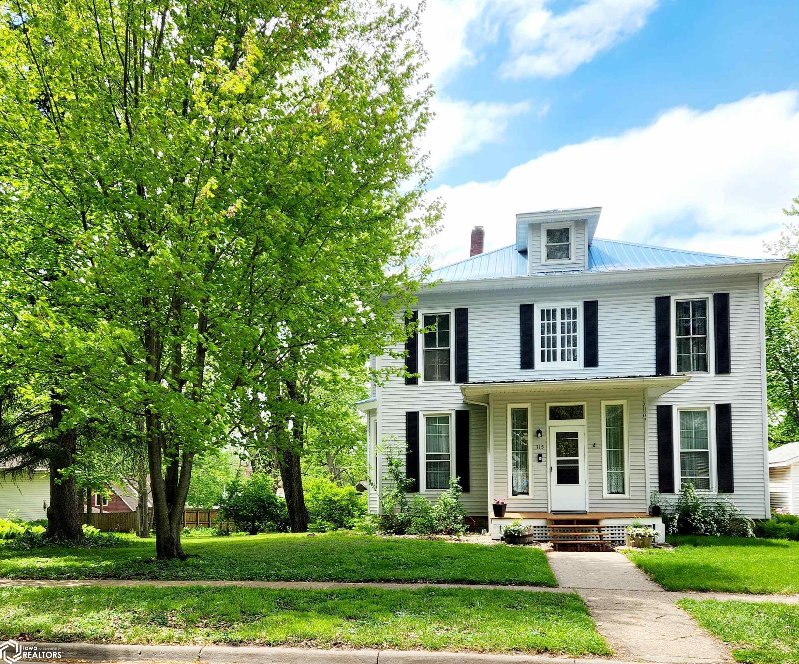 3rd St, Oskaloosa, IA 52577