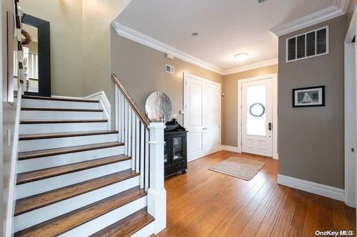 302 Beach 149th St, Neponsit, NY, 11694-1027 | Card Image