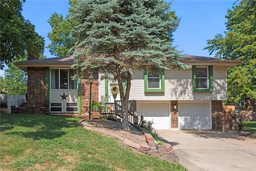 517 Ne Johnston Dr, Blue Springs, MO, 64014-1747 | Card Image