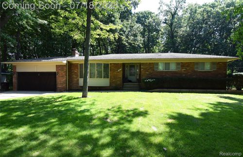 53620 Odilon Ave Odilon Avenue, Shelby Charter Township, MI, 48316 | Card Image