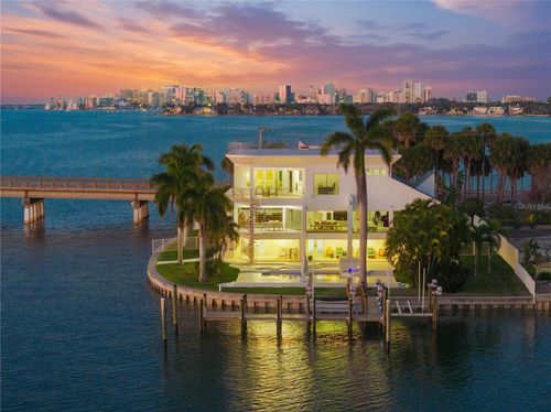 1400 Siesta Dr, Sarasota, FL, 34239-5817 | Card Image