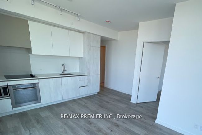 3303 - 1000 Portage Pky, Condo with 2 bedrooms, 2 bathrooms and 1 parking in Concord ON | Image 4