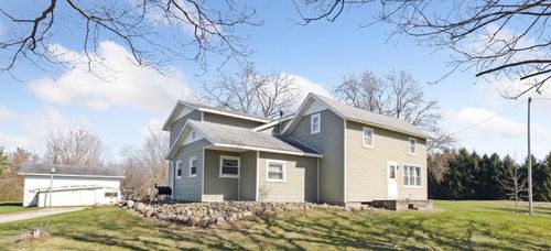 8023 Bray Rd, Vassar, MI, 48768-9640 | Card Image