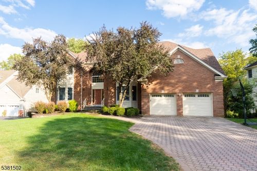 18 Beacon Crest Dr, Basking Ridge, NJ, 07920-2937 | Card Image