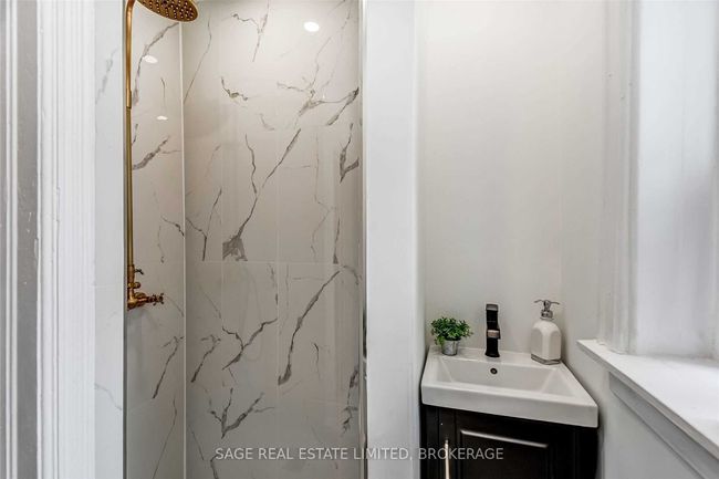 40 Euclid Ave, House attached with 3 bedrooms, 2 bathrooms and 1 parking in Toronto ON | Image 22