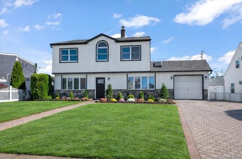 89 Ridge Ln, Levittown, NY, 11756-1150 | Card Image