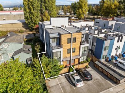 E - 531 S Sullivan Street, Townhouse with 3 bedrooms, 1 bathrooms and null parking in Seattle WA | Image 2