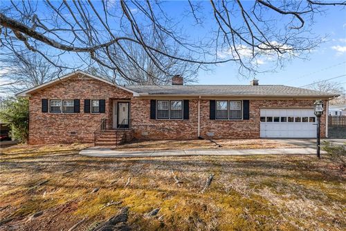 304 Irving Park Dr, Kernersville, NC, 27284-2228 | Card Image