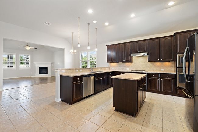 110 N Sage Holw, House other with 3 bedrooms, 2 bathrooms and 5 parking in Dripping Springs TX | Image 13