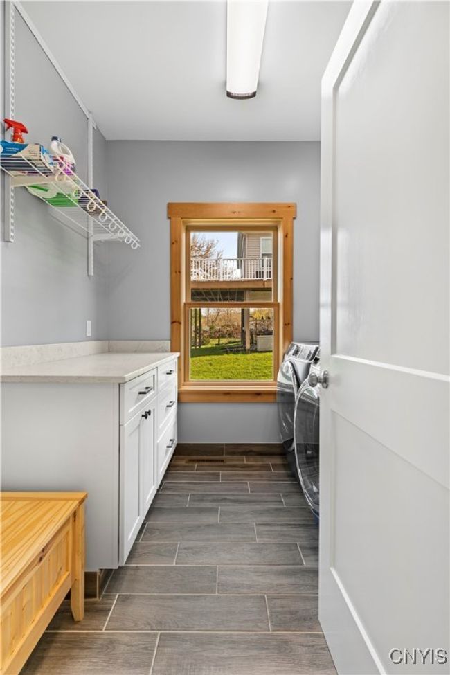 Main floor laundry room | Image 13