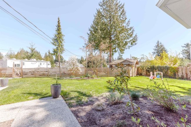 545 King Road, House other with 3 bedrooms, 2 bathrooms and 4 parking in Gibsons BC | Image 28