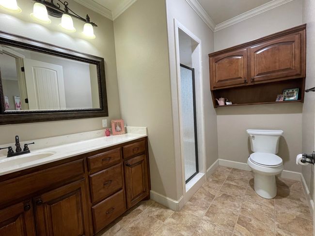 Private bath/ Bedroom 2 | Image 27