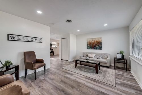 2000 Melissa St, Arlington, TX, 76010-2122 | Card Image