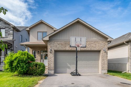 121 Blakely St, Amherstview, ON, K7N0B1 | Card Image