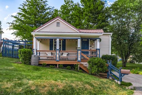 418 Cherry St, Bridgeport, WV, 26330-1518 | Card Image