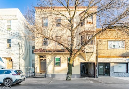 86 Pacific St, Newark, NJ, 07105-1667 | Card Image