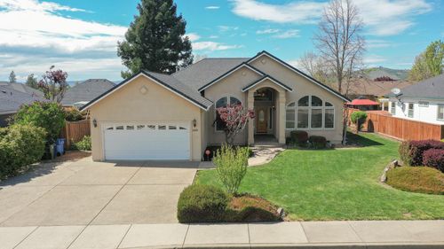 160 Keystone Way, Eagle Point, OR, 97524-9008 | Card Image