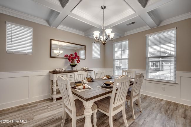 Dining area with tray celiing | Image 4