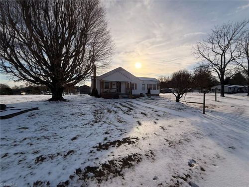 6600 Windsor Rd, Hamptonville, NC, 27020-7917 | Card Image