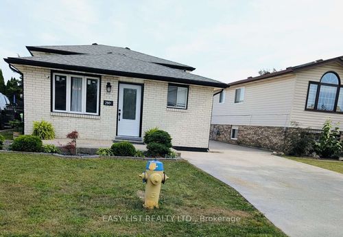 2901 Robillard Cres, Windsor, ON, N8W5L2 | Card Image