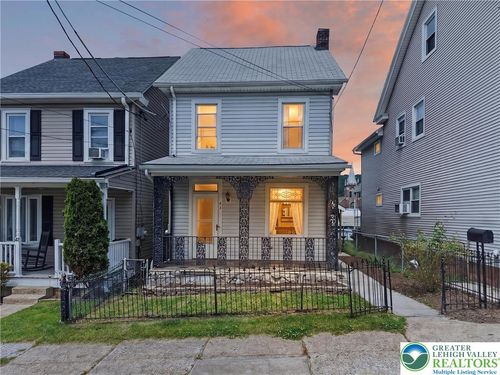43 E Phillips St, Coaldale, PA, 18218-1527 | Card Image